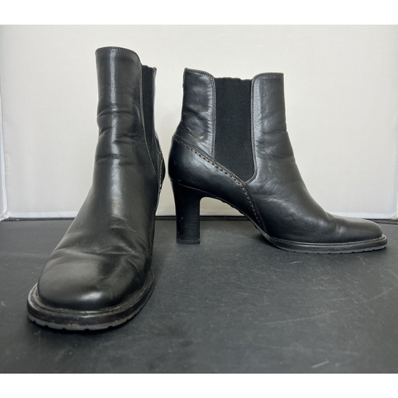 Cole Haan Women's Sz 8B Black Leather Vibram Sole Slip On Stretch Ankle Booties - Picture 1 of 10